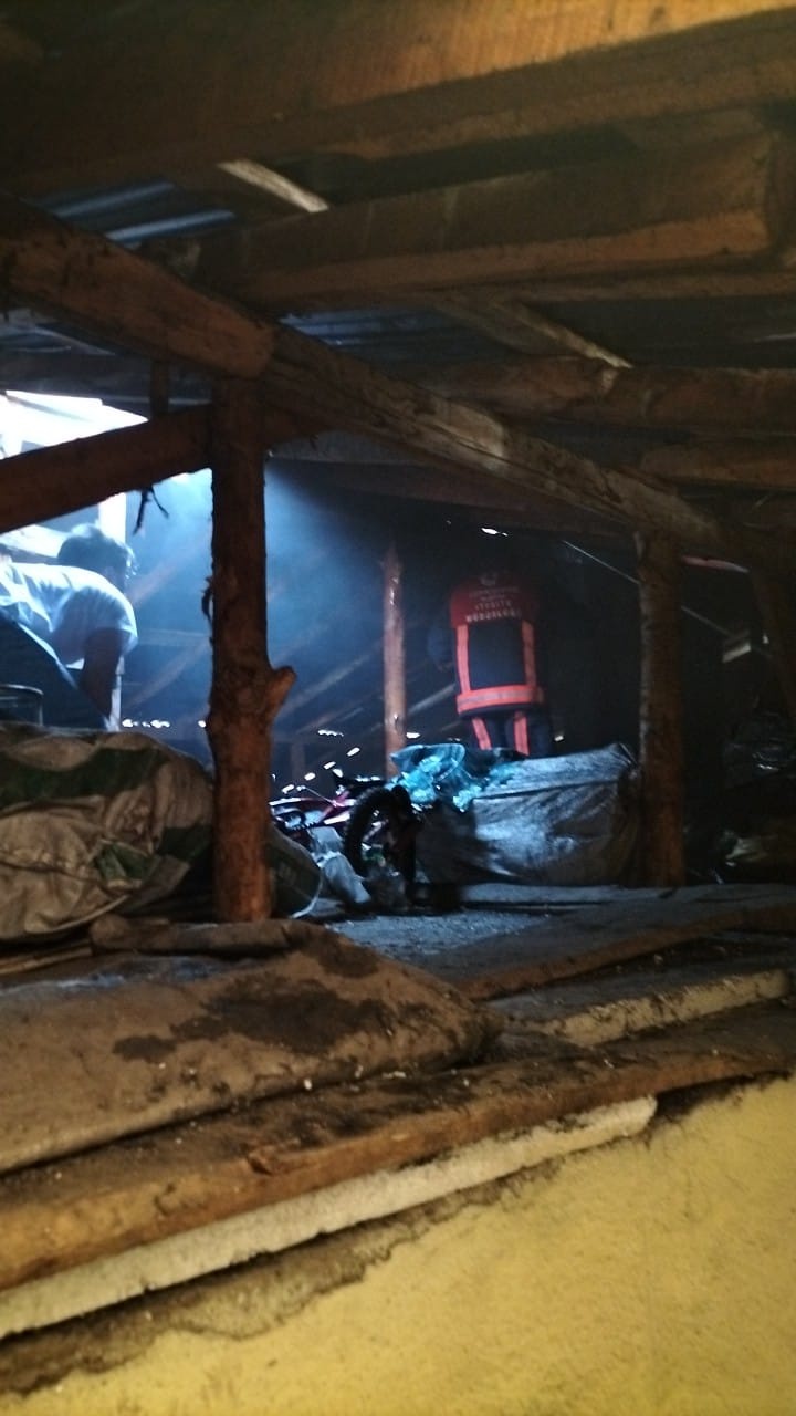 Gümüşhane'de çatı yangını 2