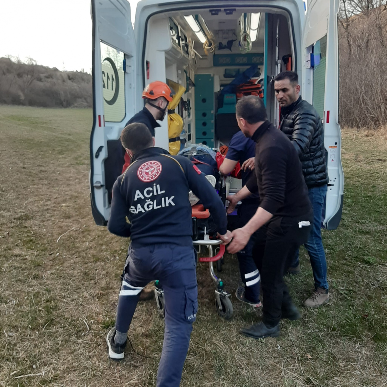 Gümüşhane’de yolcu minibüsü uçuruma yuvarlandı: 7 yaralı 12