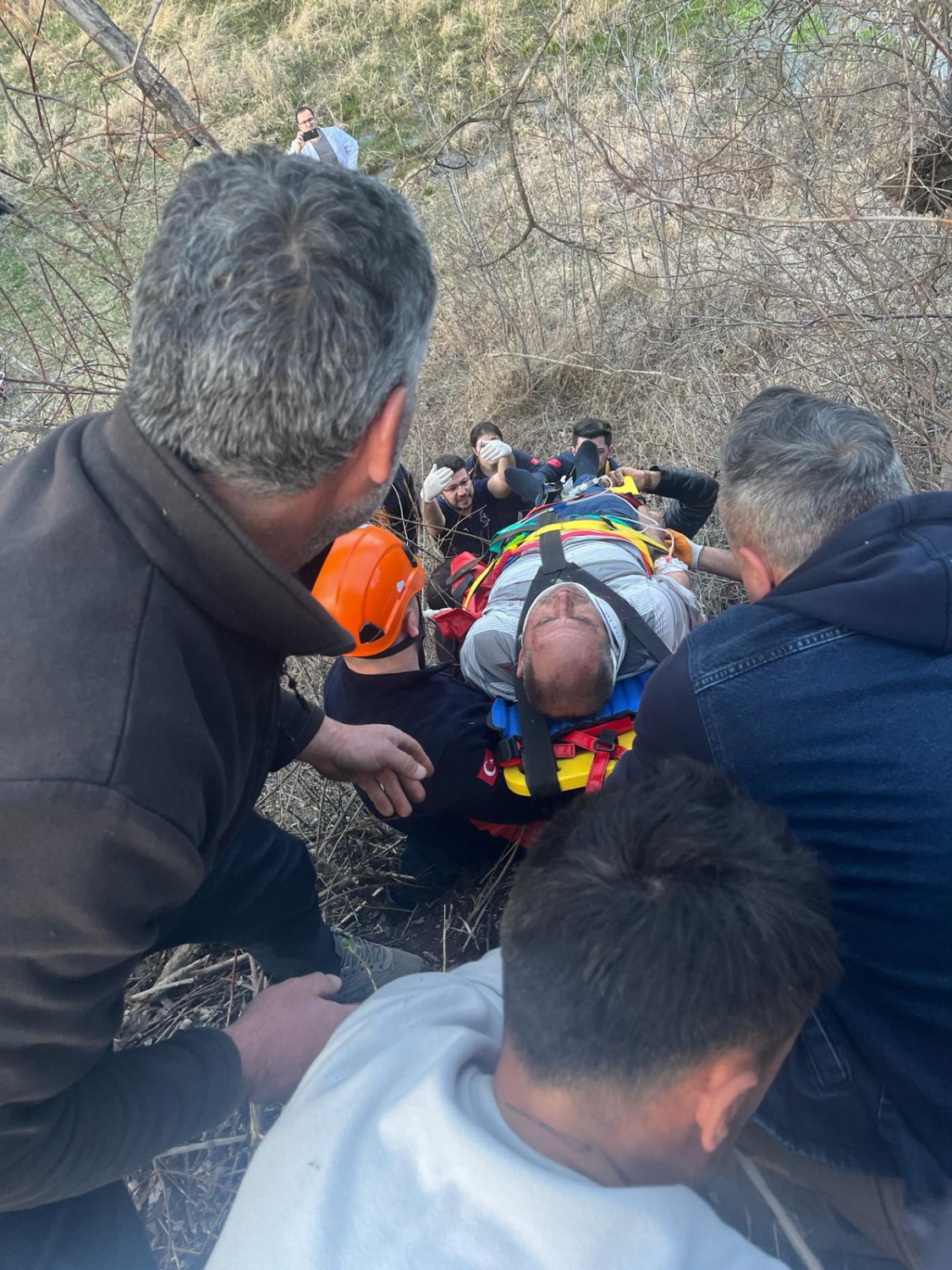 Gümüşhane’de yolcu minibüsü uçuruma yuvarlandı: 7 yaralı 2