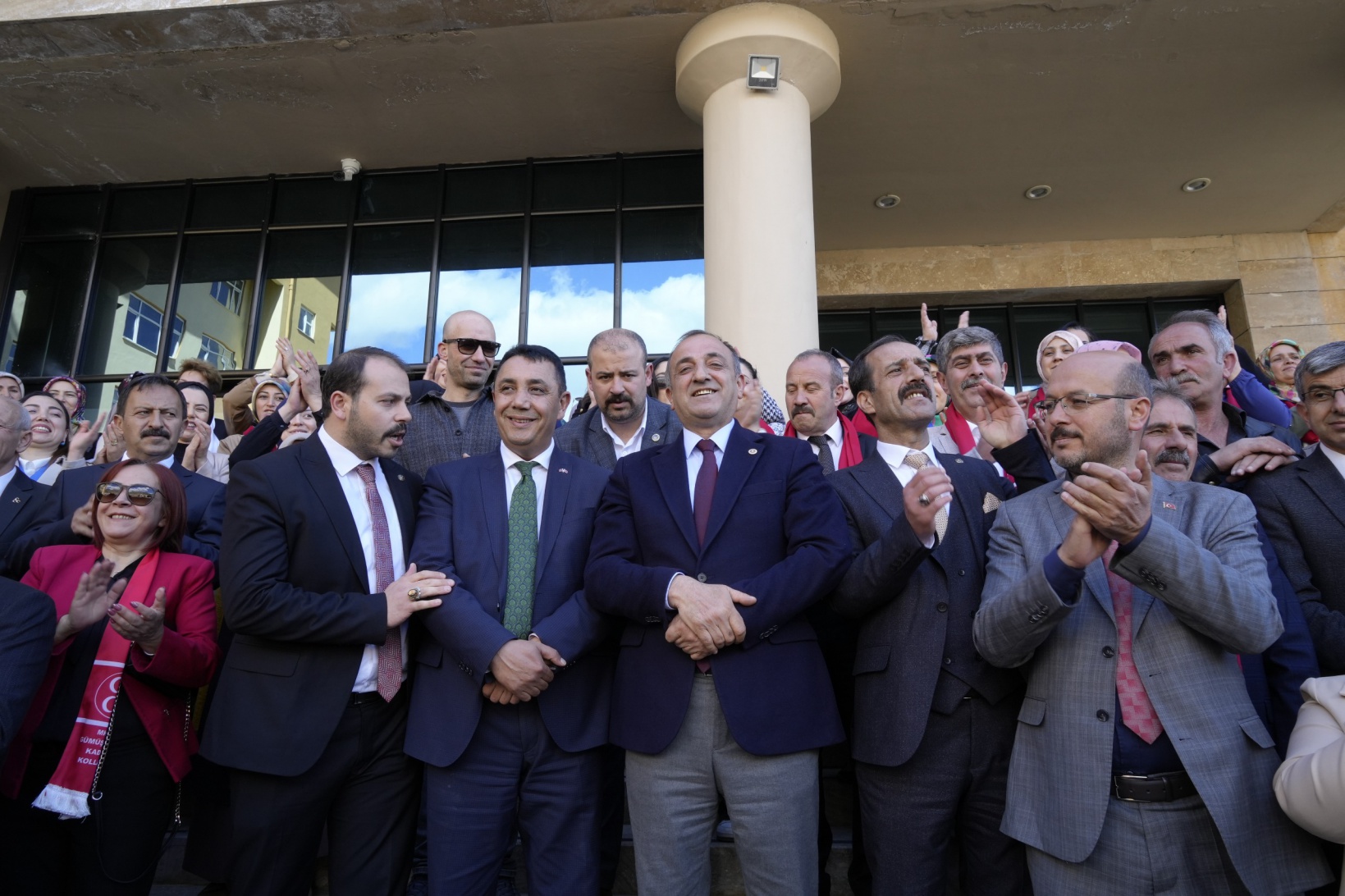 Başer mazbatasını alıp koltuğa oturdu 33