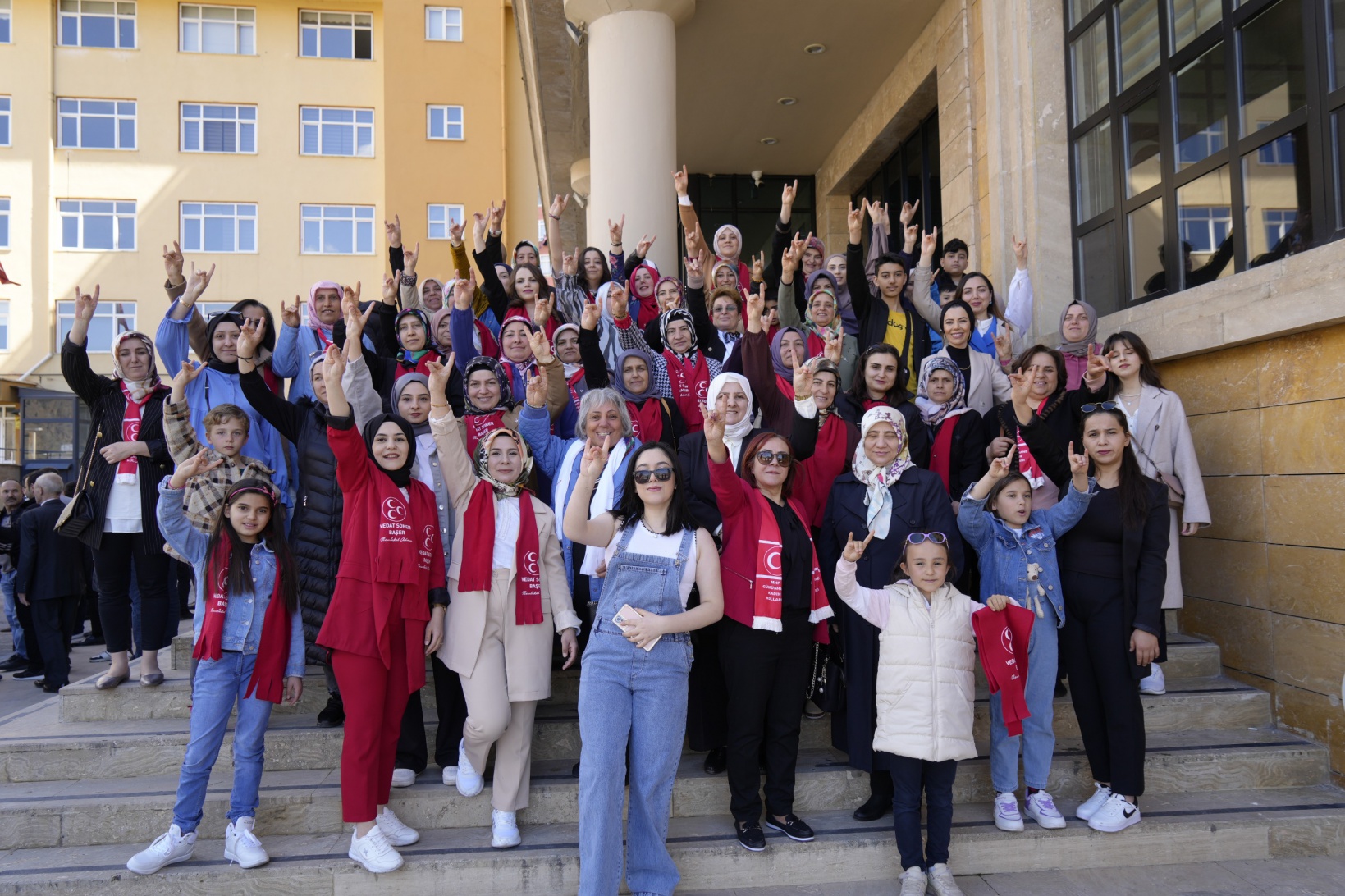 Başer mazbatasını alıp koltuğa oturdu 34