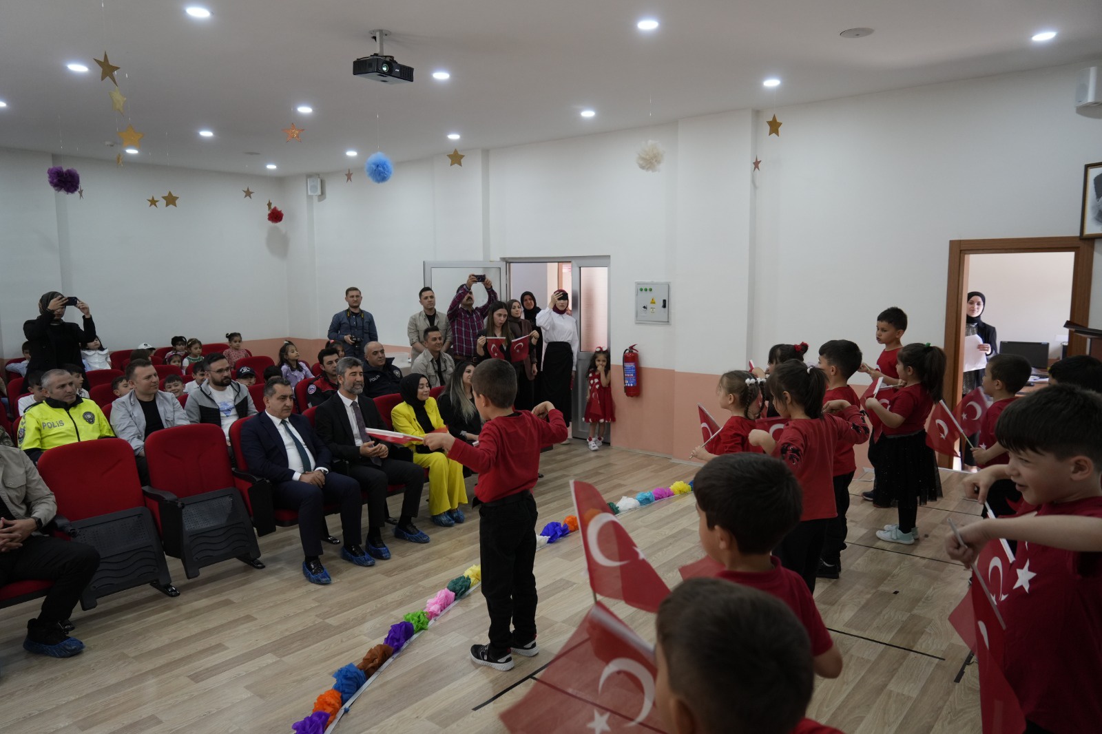 Anaokulu öğrencilerinden Polis Bayramı kutlaması 11