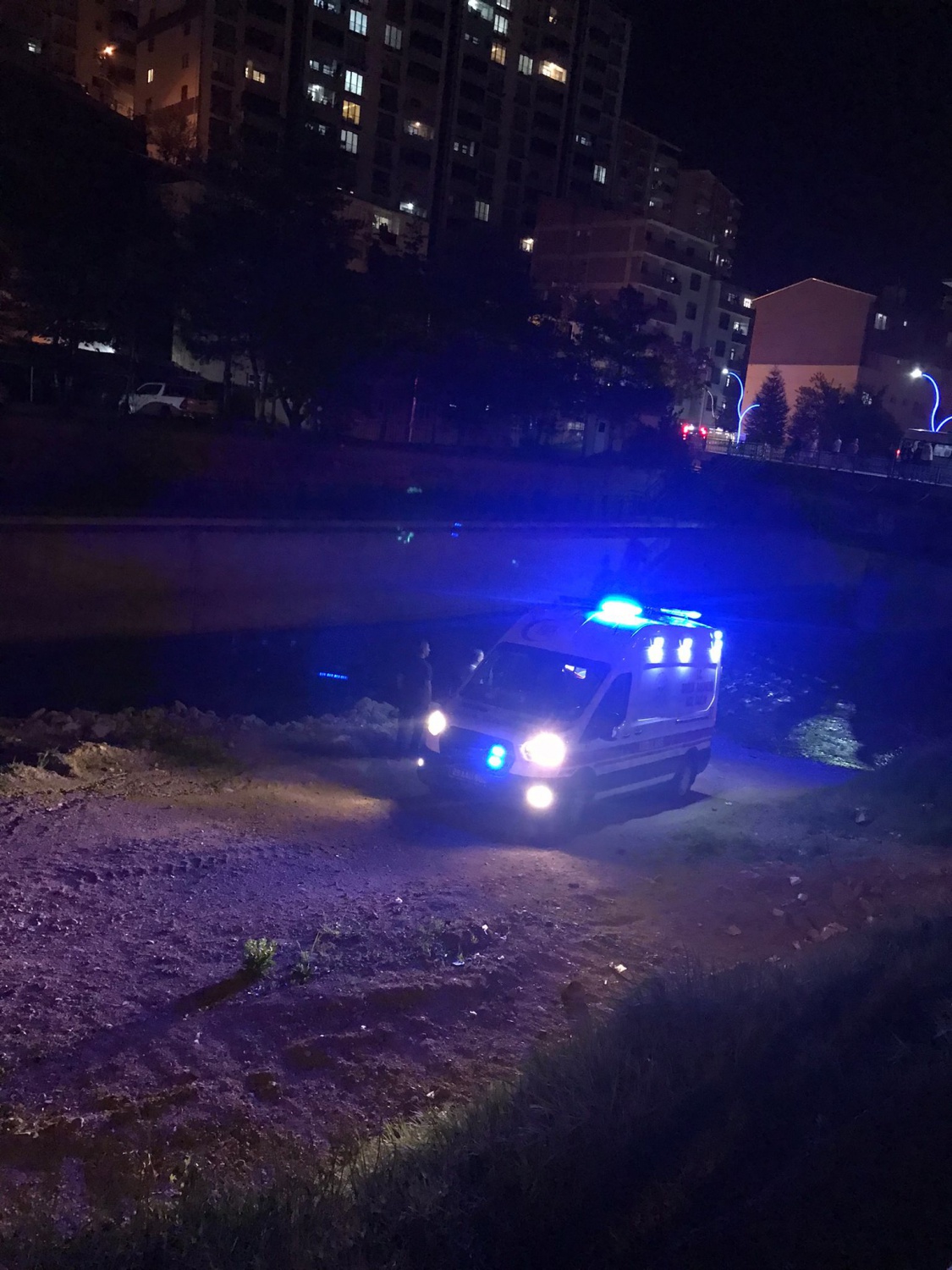 Harşit Çayı’na düşen alkollü şahıs hastaneye kaldırıldı 3