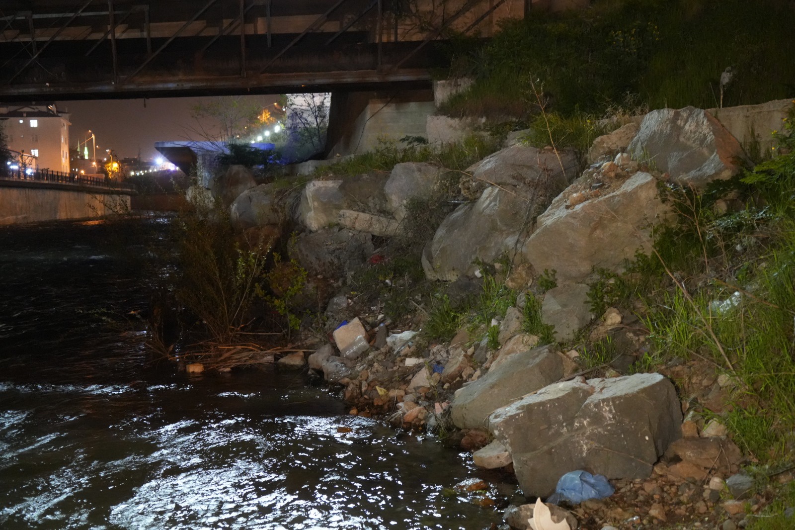 Harşit Çayı’na düşen alkollü şahıs hastaneye kaldırıldı 7