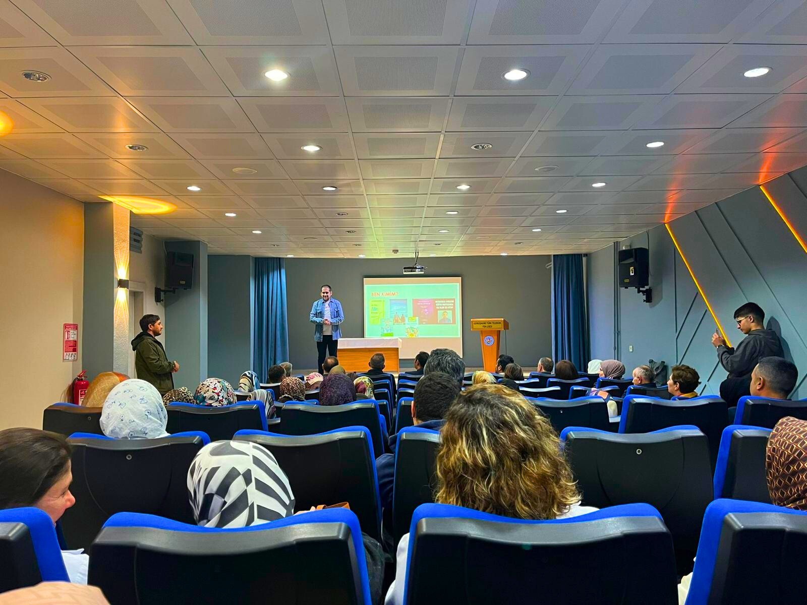 Türk Telekom Fen Lisesi'nde okur-veli- yazar buluşması 2