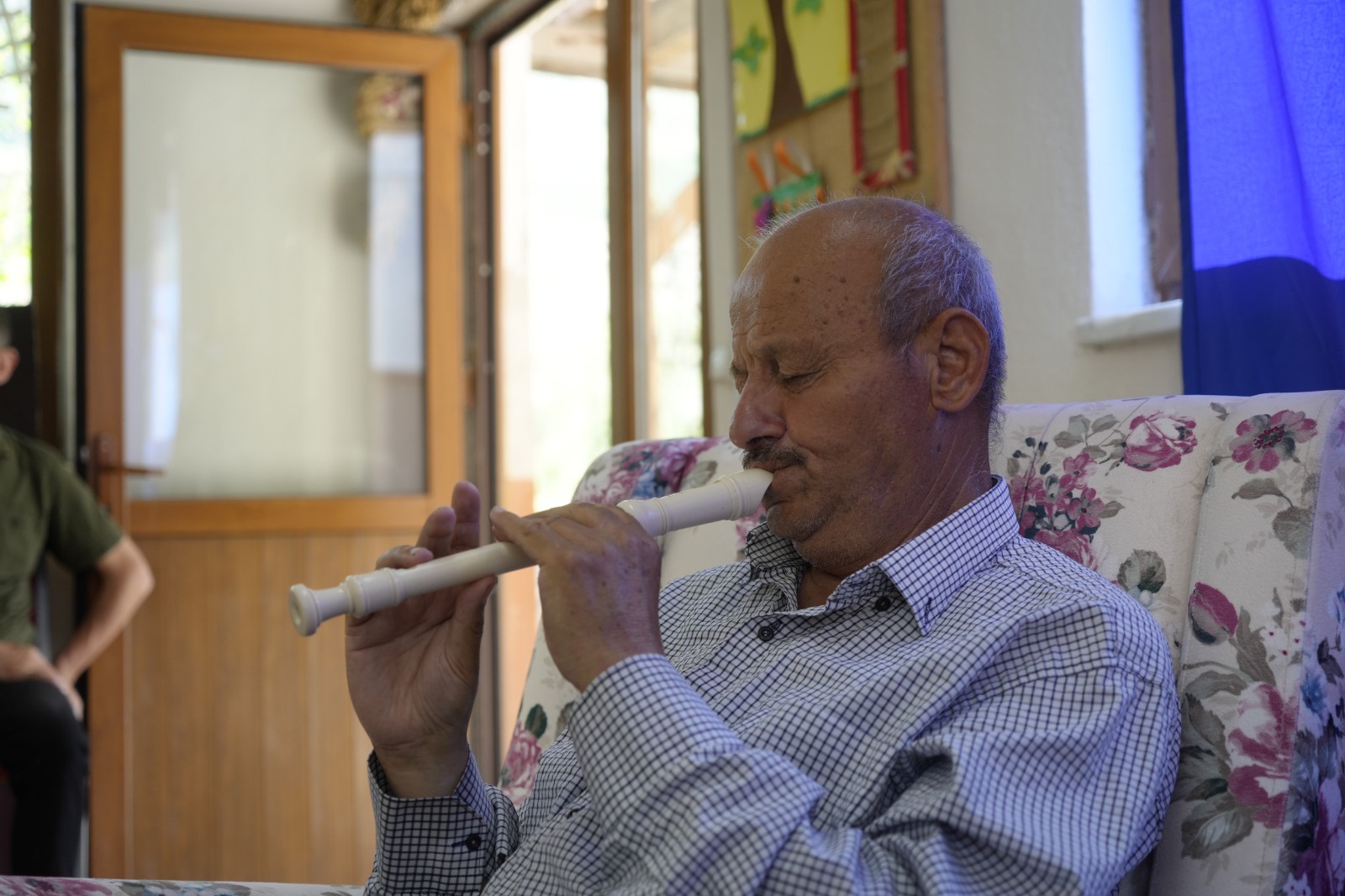 Doğuştan görme engelli İdris Eryılmaz duygularını flütle dışa vuruyor 1