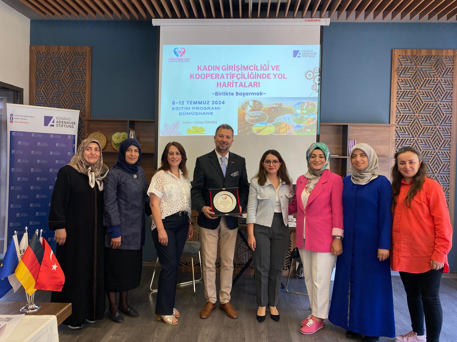 Gümüşhaneli kadınlar girişimcilik ve kooperatifçilik için eğitimde birlik oldu 6