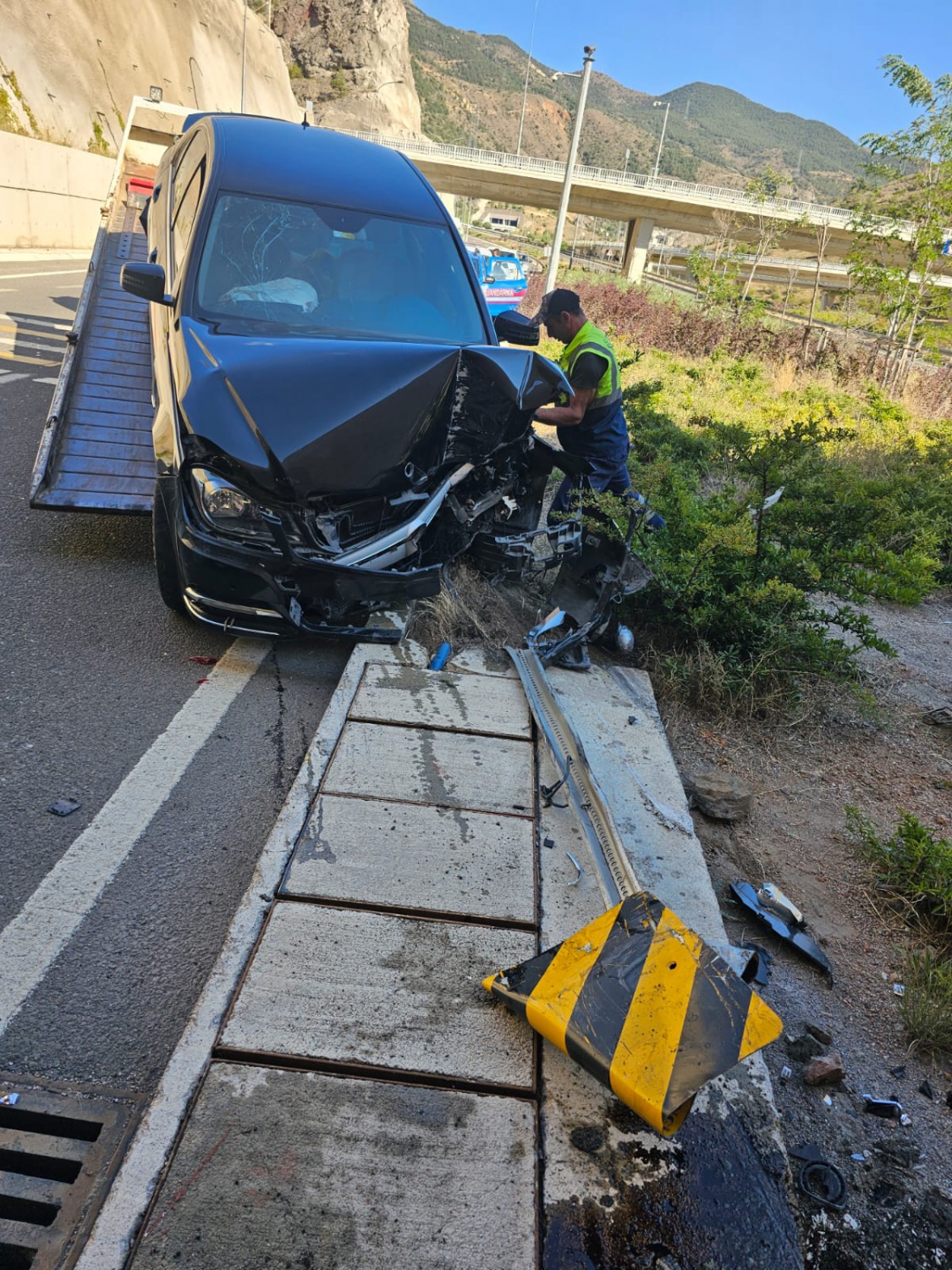 Gümüşhane’de tünel girişinde kaza: 2 yaralı 8