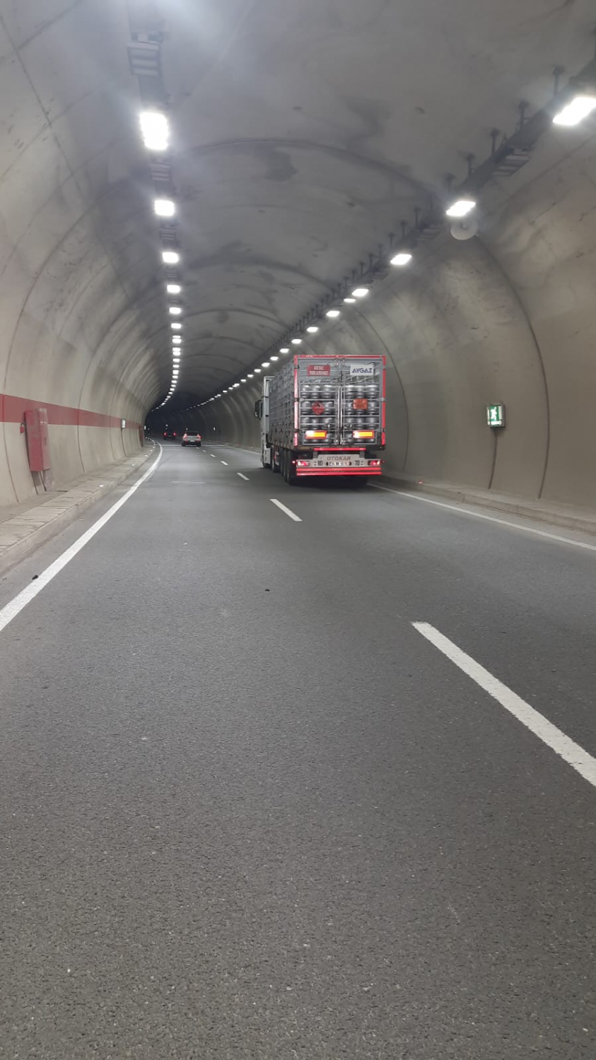 Gümüşhane’de tünel girişinde kaza: 2 yaralı 1