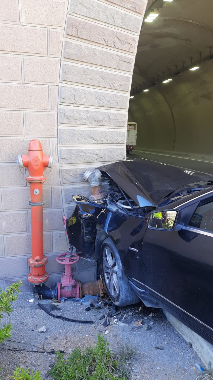 Gümüşhane’de tünel girişinde kaza: 2 yaralı 7