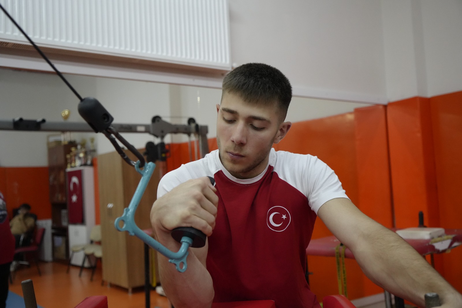 Tam bitti derken antrenörünün desteğiyle dünya sahnesine çıktı 4