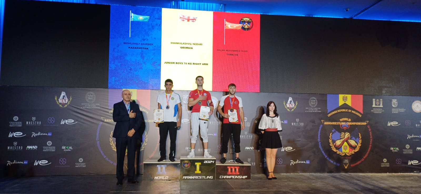 Tam bitti derken antrenörünün desteğiyle dünya sahnesine çıktı 1