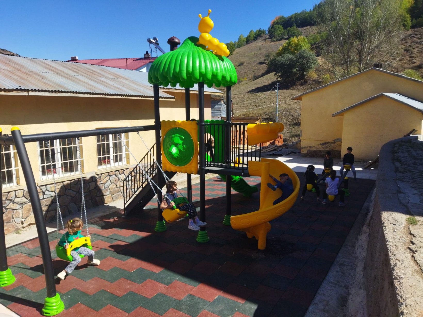 Gümüşhane’de 5 köye yeni çocuk oyun parkı yapıldı 3