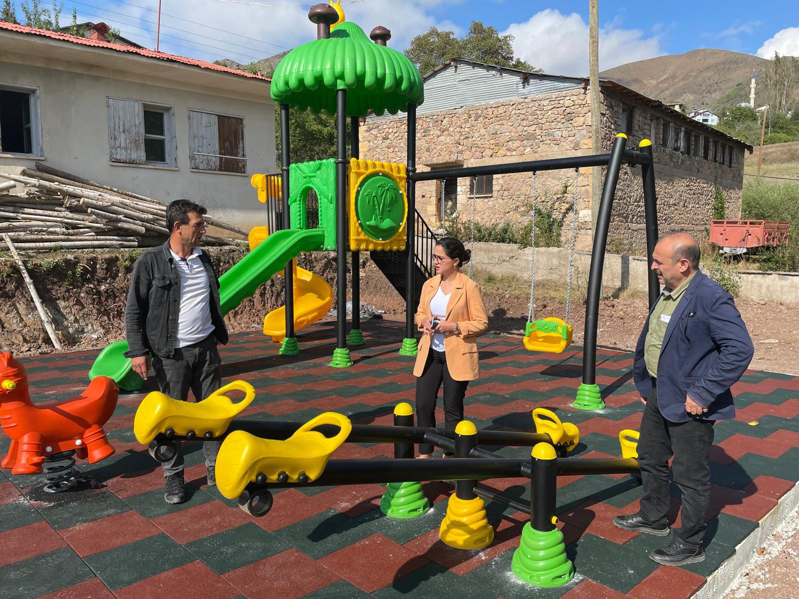 Gümüşhane’de 5 köye yeni çocuk oyun parkı yapıldı 2