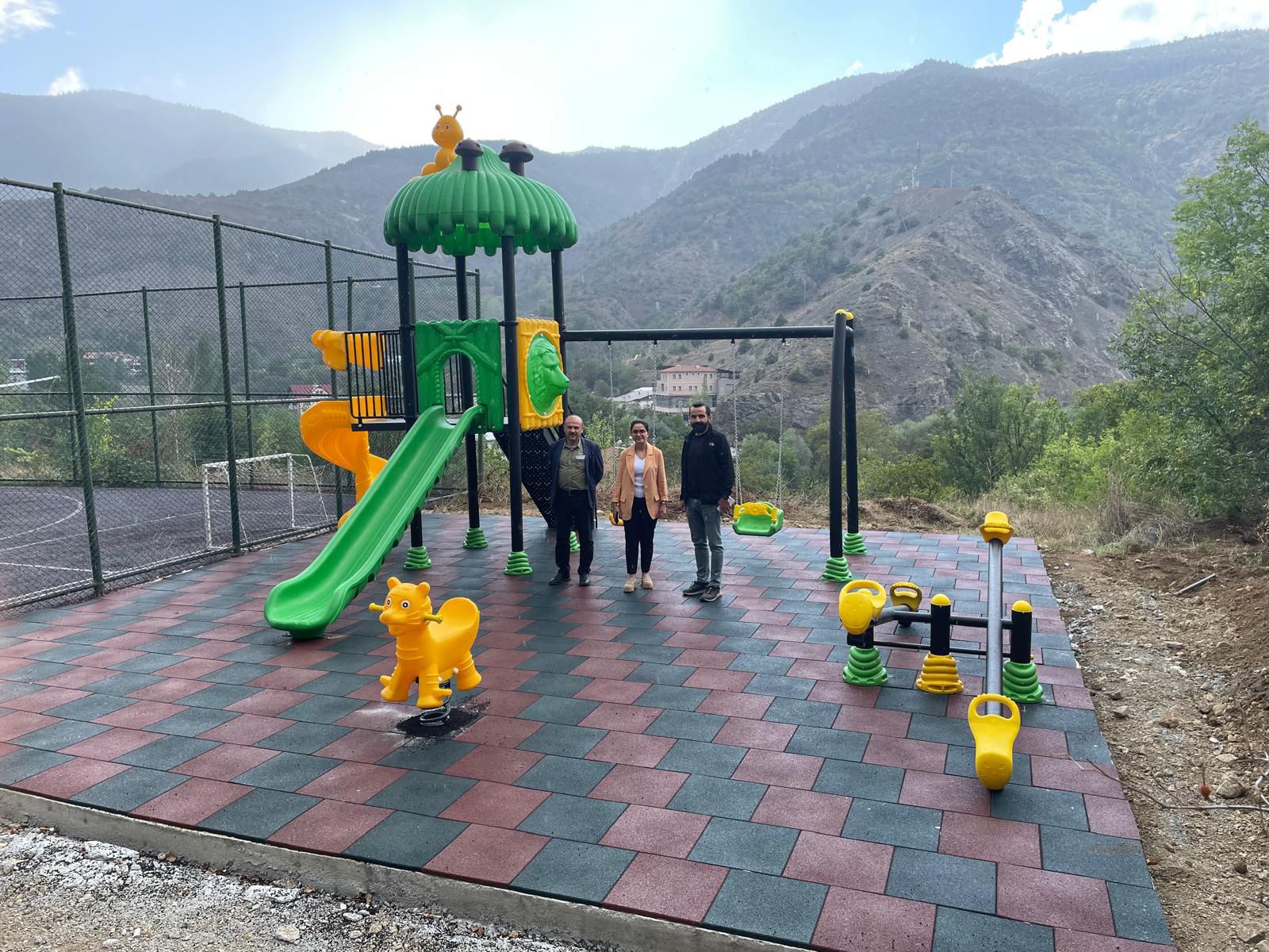 Gümüşhane’de 5 köye yeni çocuk oyun parkı yapıldı 4