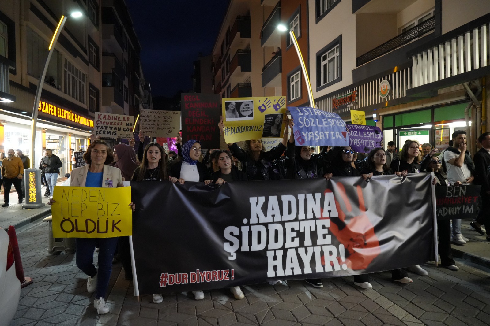 Gümüşhane’de kadınlar şiddete dur demek için yürüdü 4