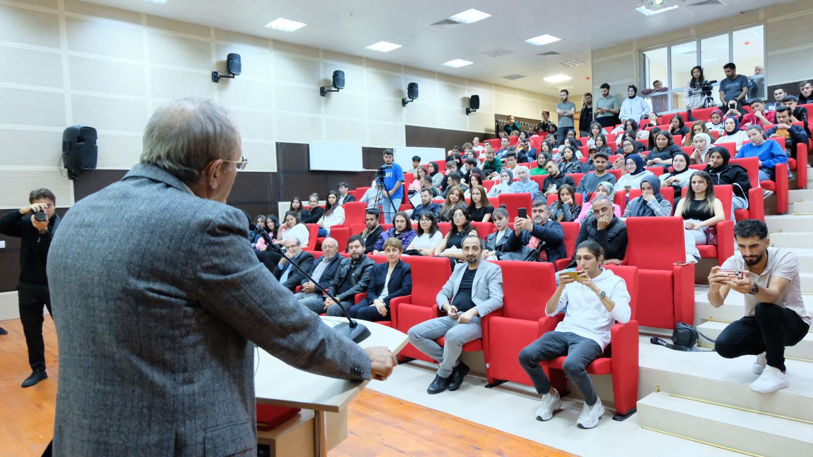 Kenan Yavuz, İletişim Fakültesi öğrencileriyle bir araya geldi 11