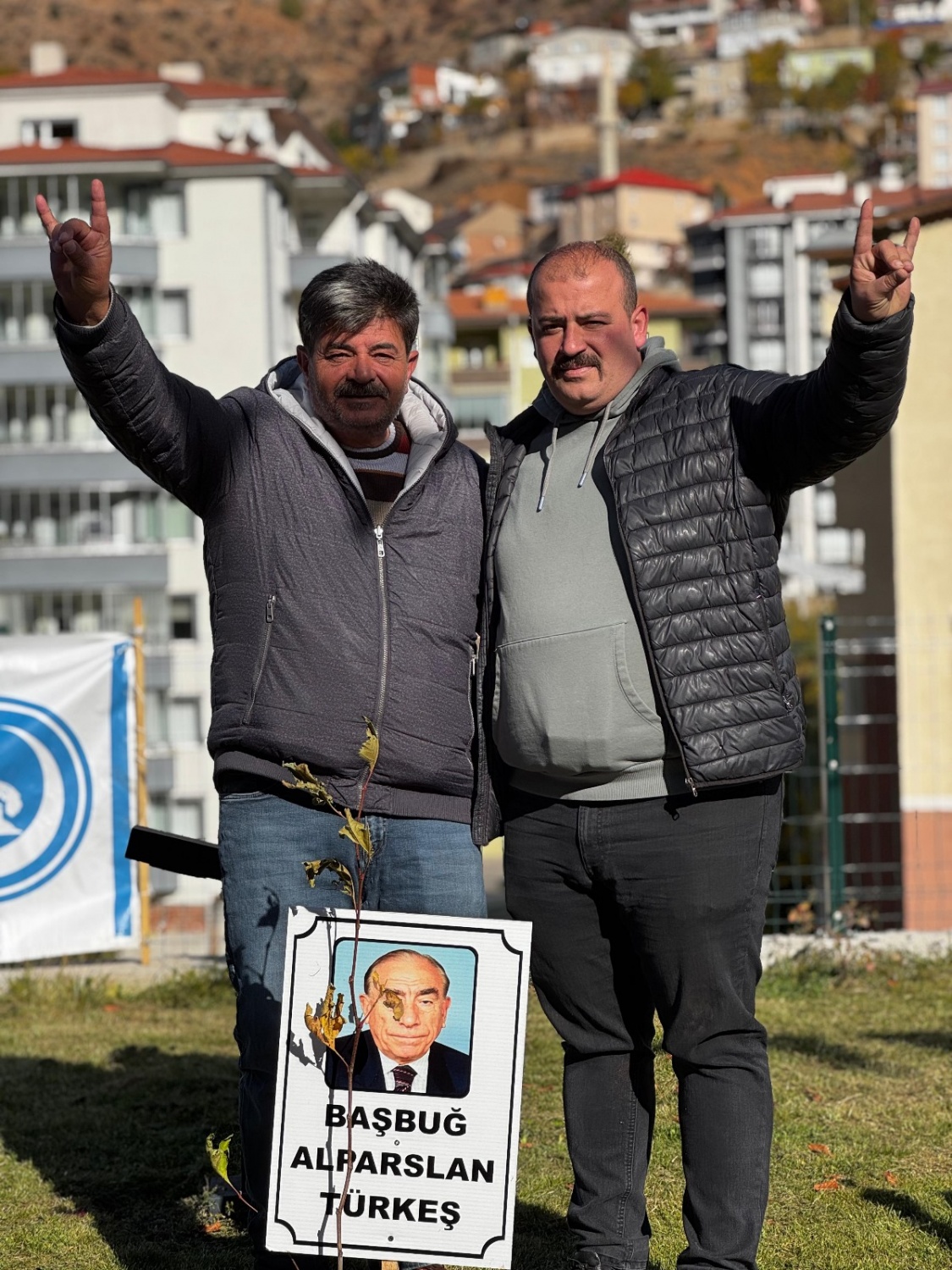 Ülkü Ocakları çınar ağaçlarını toprakla buluşturdu 10