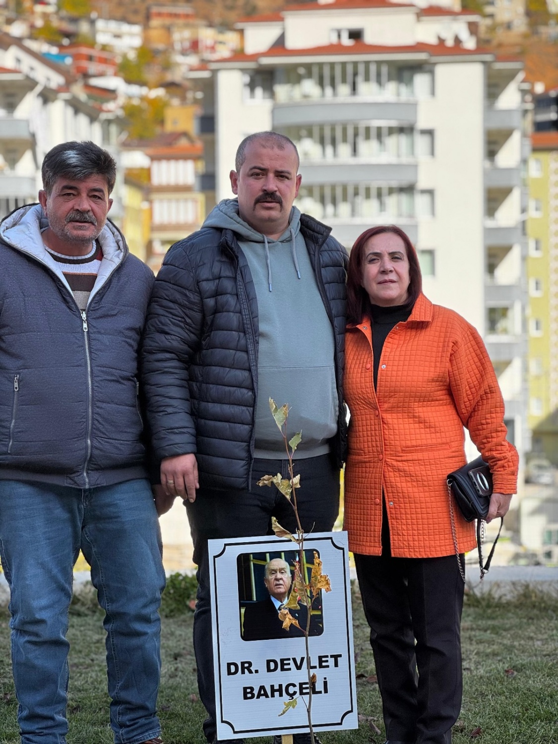 Ülkü Ocakları çınar ağaçlarını toprakla buluşturdu 14