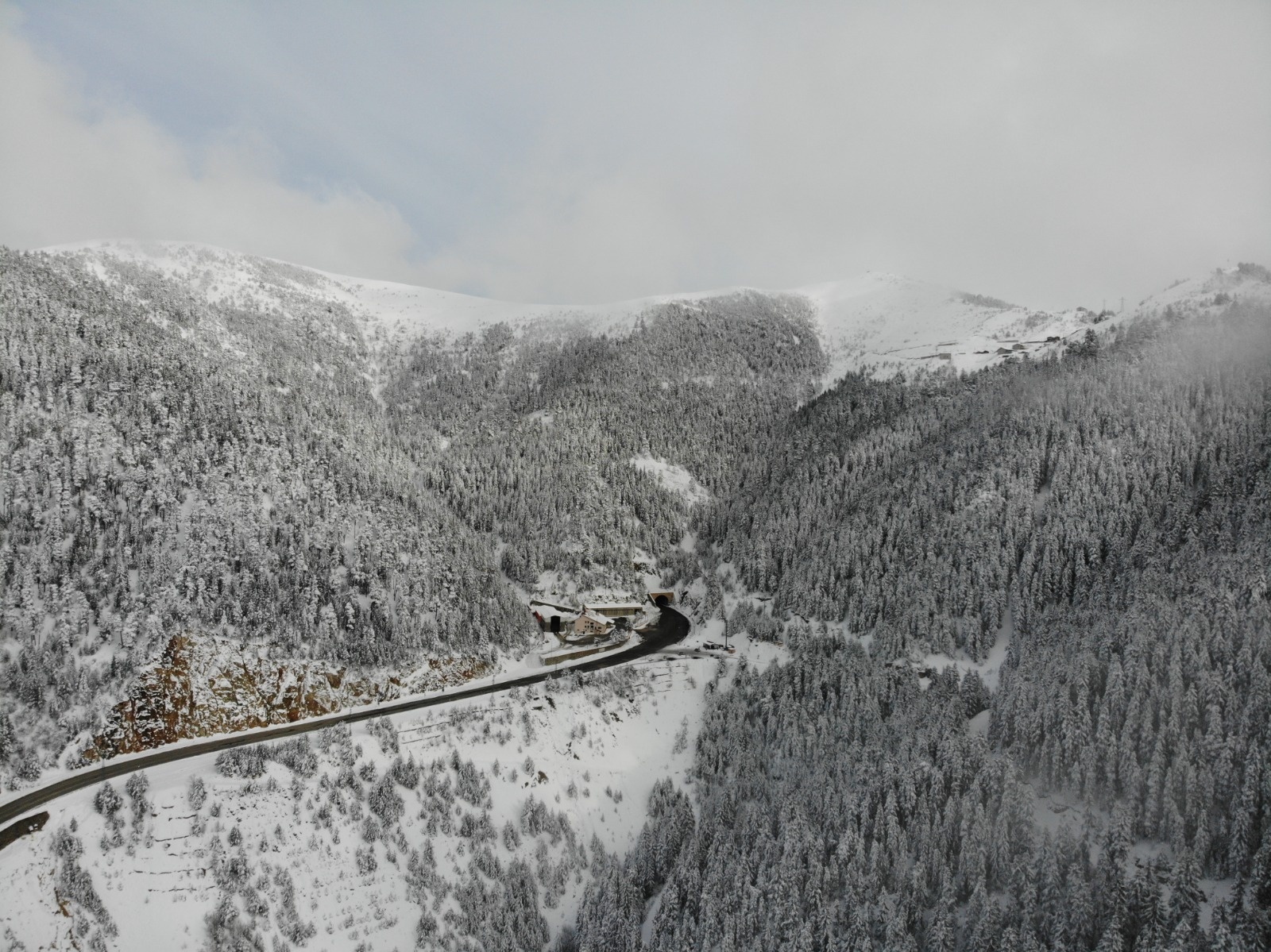 Zigana Dağı kar yağışının ardından eşsiz güzelliğe büründü 11