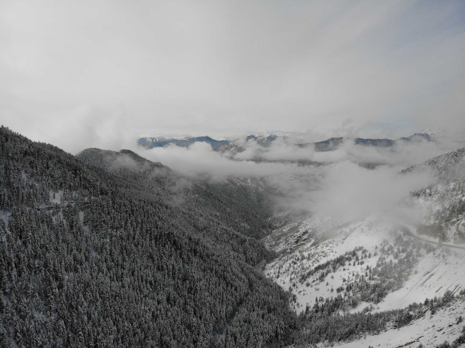 Zigana Dağı kar yağışının ardından eşsiz güzelliğe büründü 7