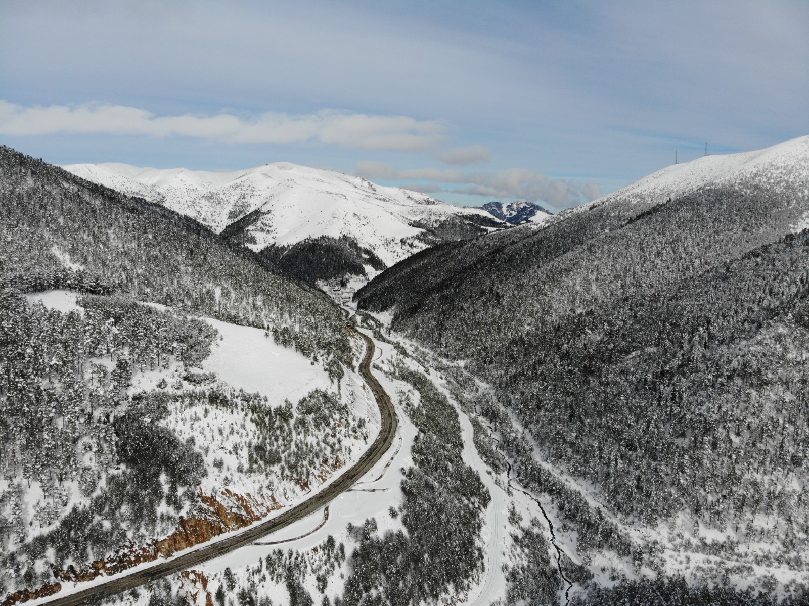 Zigana Dağı kar yağışının ardından eşsiz güzelliğe büründü 13