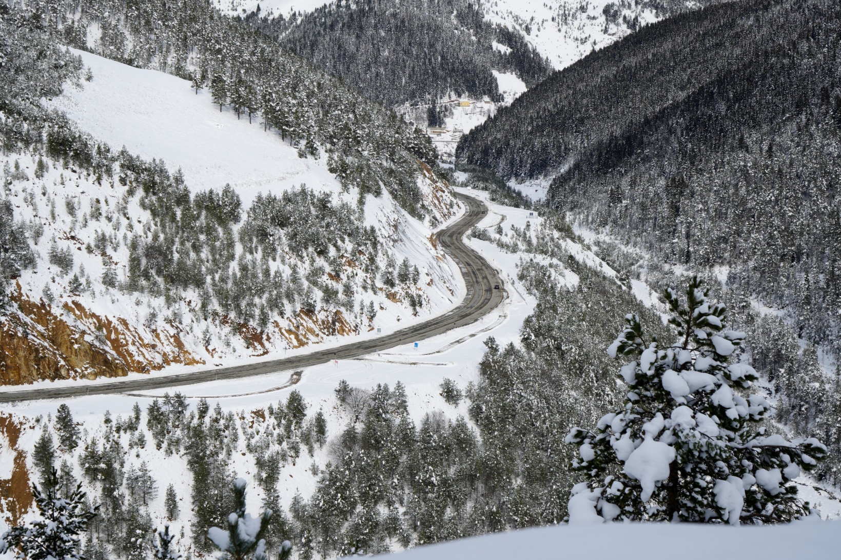 Zigana Dağı kar yağışının ardından eşsiz güzelliğe büründü 6