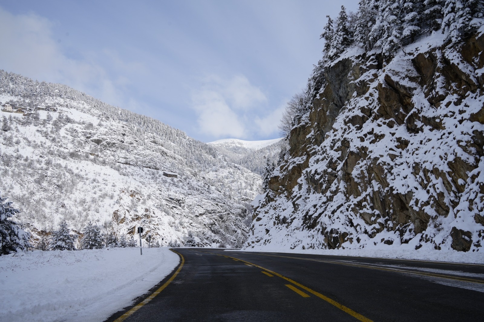 Zigana Dağı kar yağışının ardından eşsiz güzelliğe büründü 8