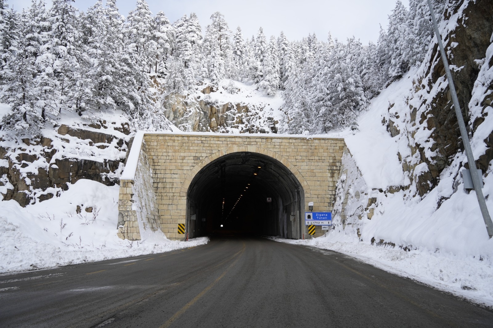 Zigana Dağı kar yağışının ardından eşsiz güzelliğe büründü 3