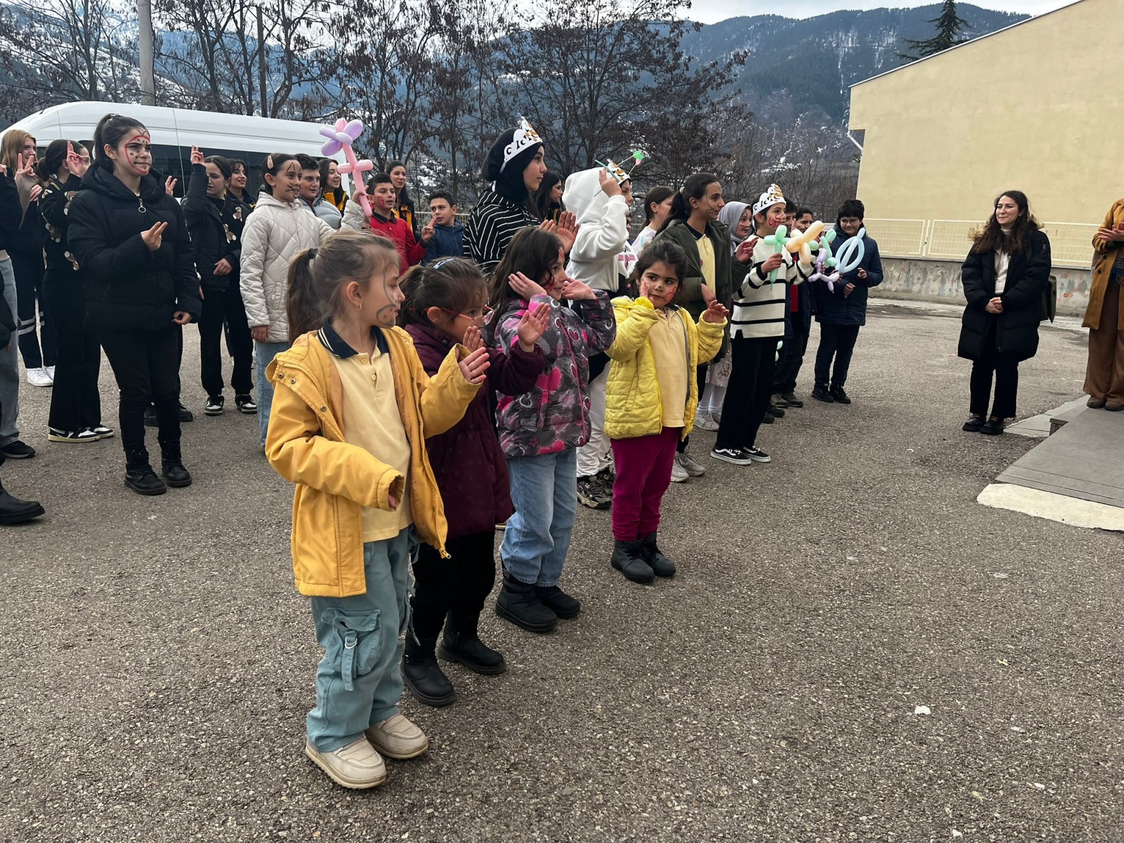 Paramedik Kulübü’nden köy okuluna kitap ve sevgi desteği 14