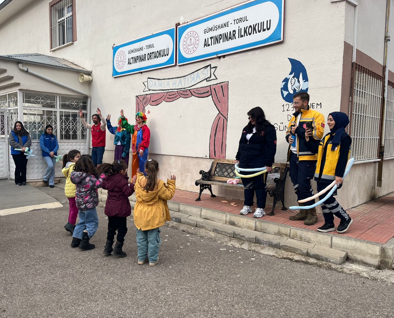 Paramedik Kulübü’nden köy okuluna kitap ve sevgi desteği 25