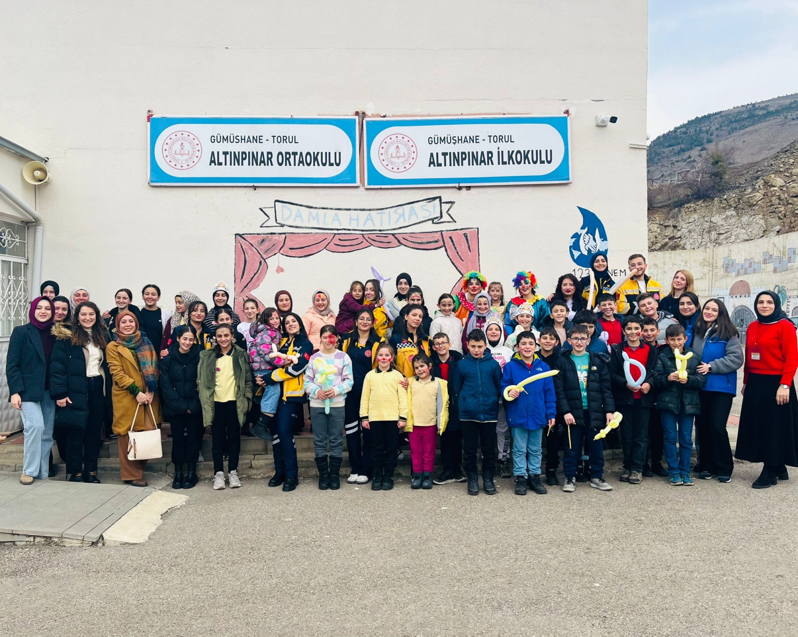 Paramedik Kulübü’nden köy okuluna kitap ve sevgi desteği 26