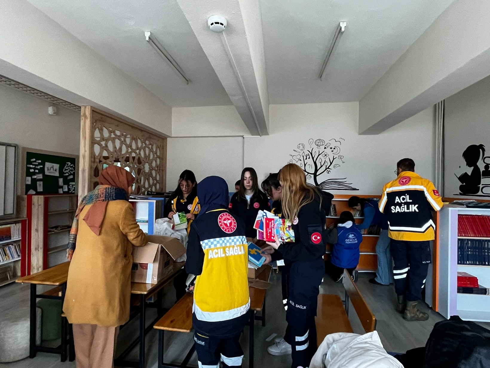 Paramedik Kulübü’nden köy okuluna kitap ve sevgi desteği 8