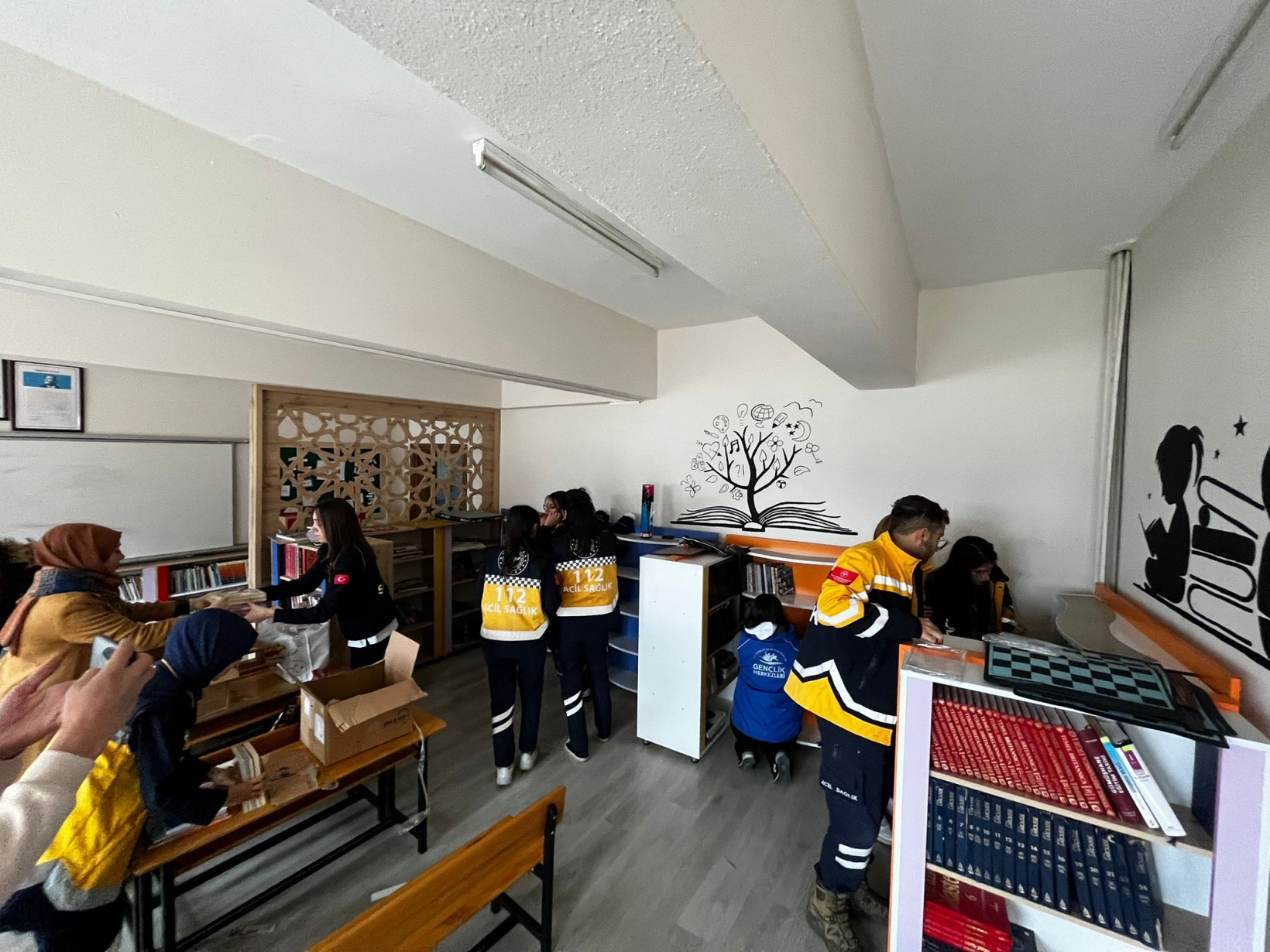 Paramedik Kulübü’nden köy okuluna kitap ve sevgi desteği 22