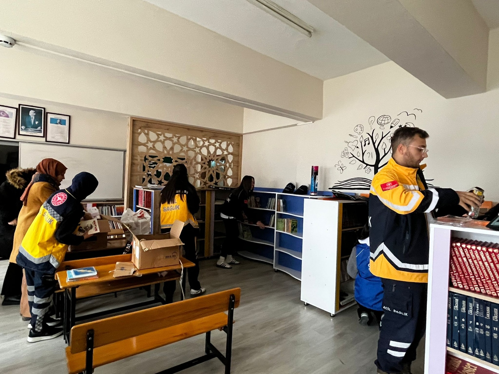 Paramedik Kulübü’nden köy okuluna kitap ve sevgi desteği 19