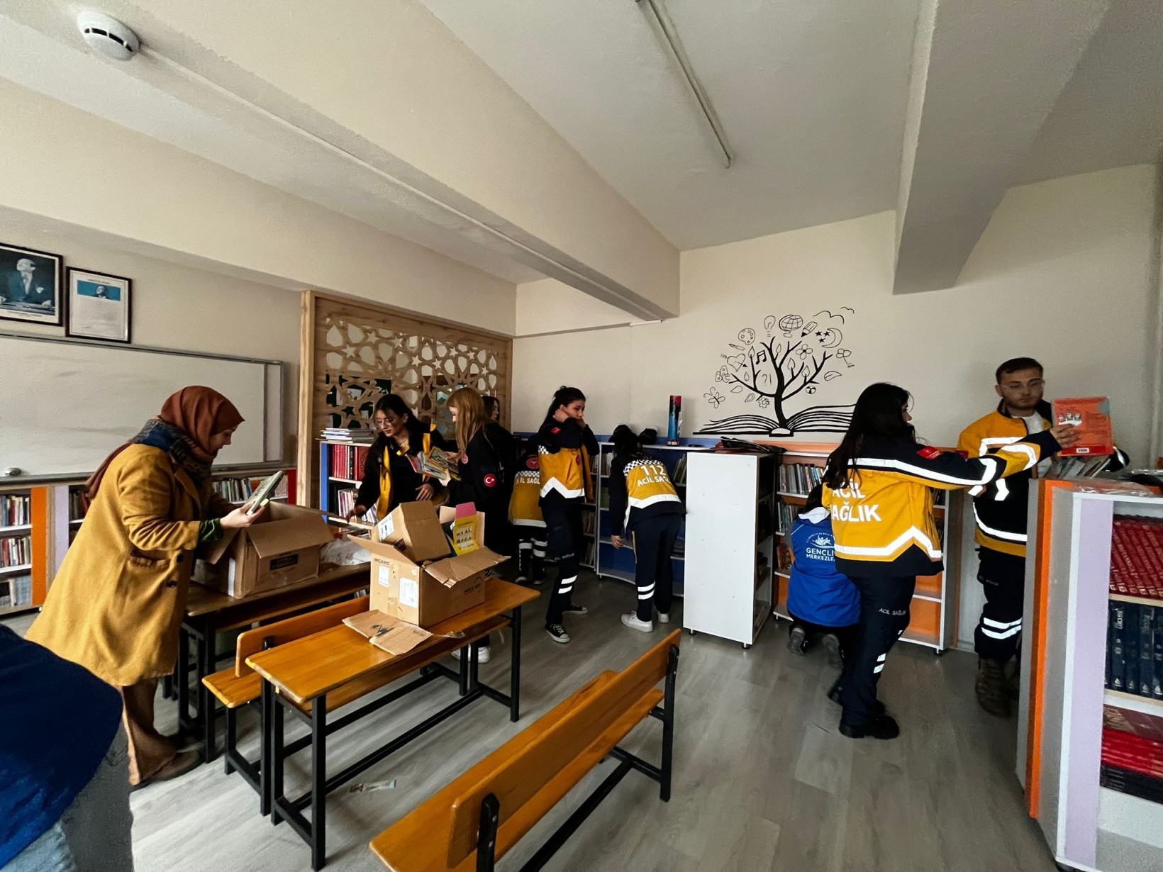 Paramedik Kulübü’nden köy okuluna kitap ve sevgi desteği 4