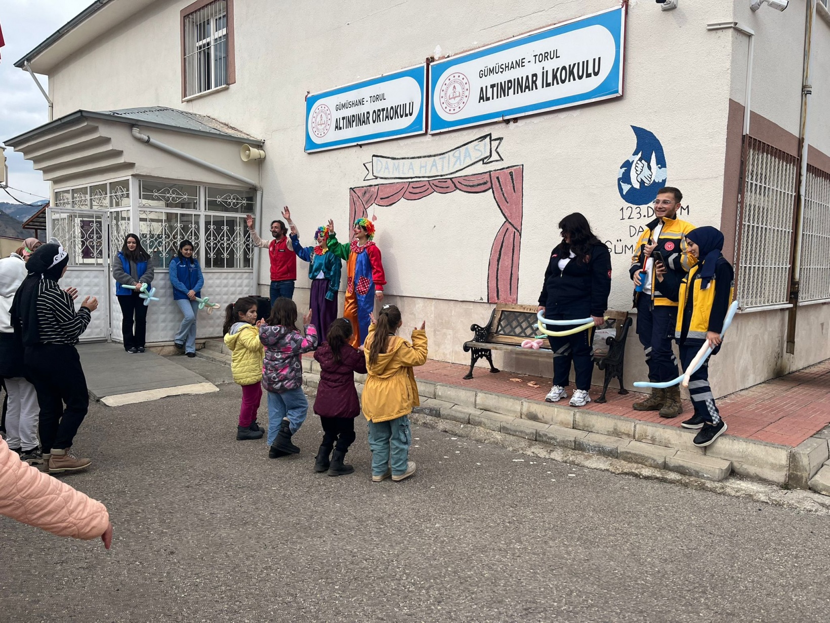 Paramedik Kulübü’nden köy okuluna kitap ve sevgi desteği 10