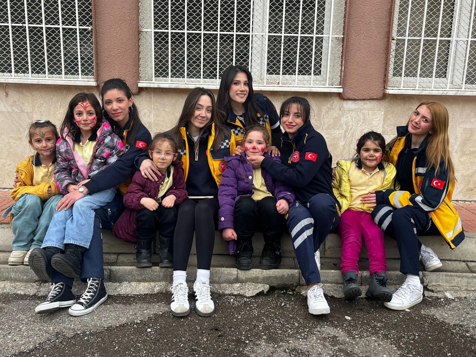 Paramedik Kulübü’nden köy okuluna kitap ve sevgi desteği 16