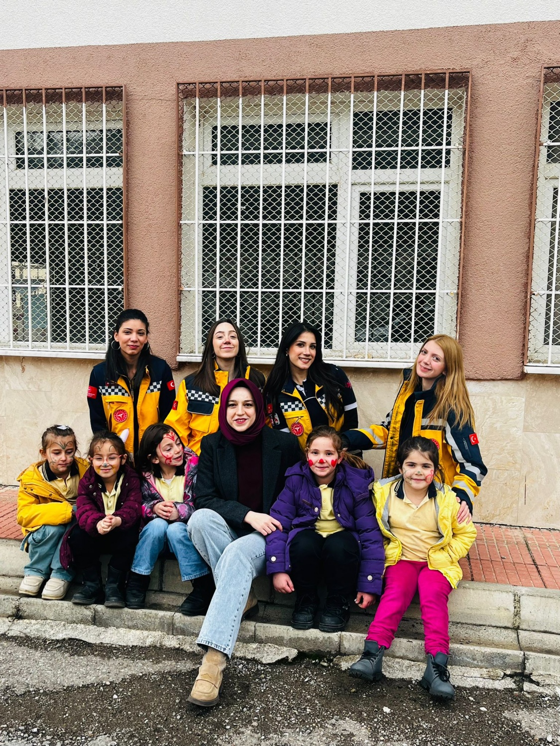 Paramedik Kulübü’nden köy okuluna kitap ve sevgi desteği 6