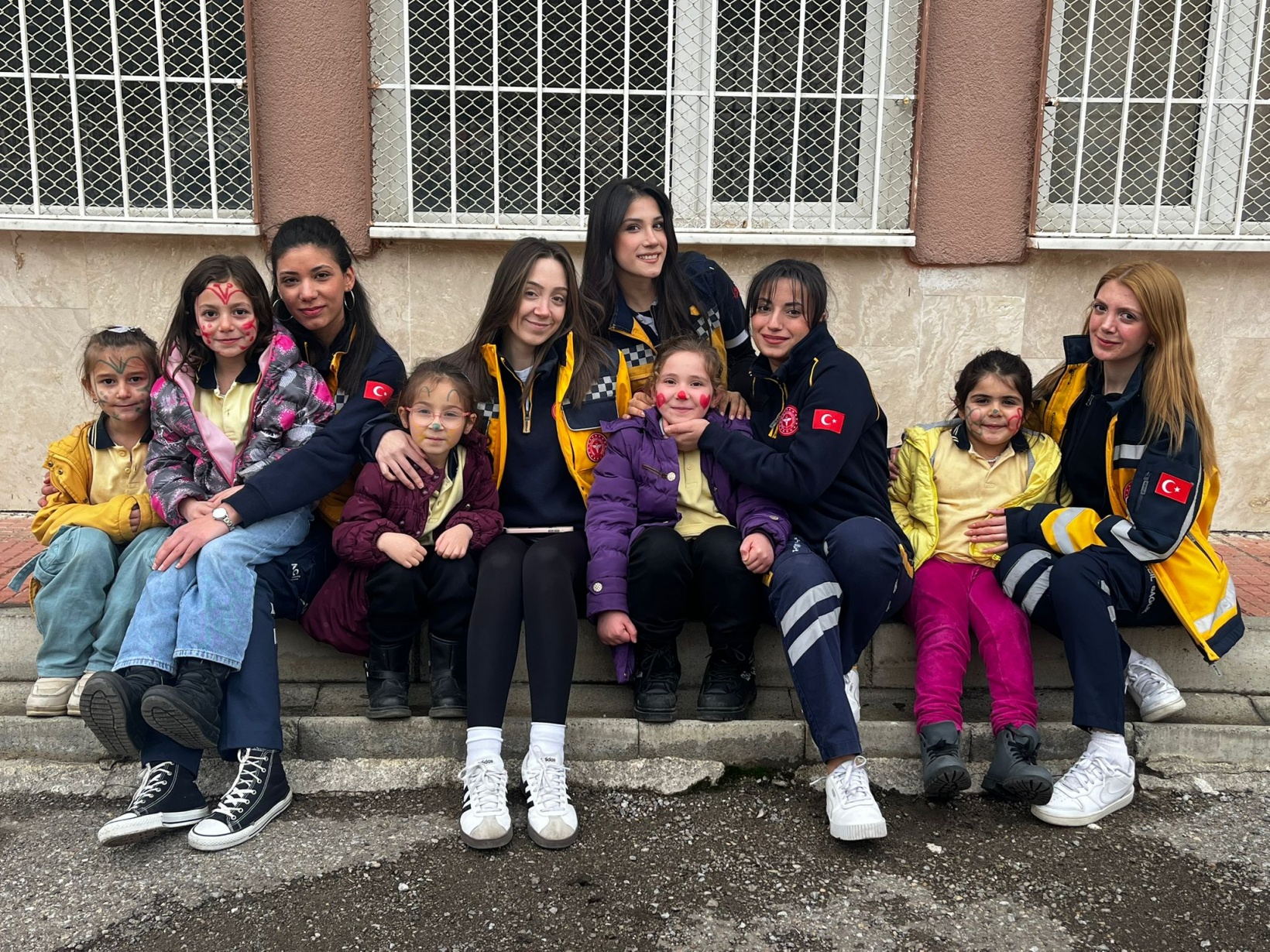 Paramedik Kulübü’nden köy okuluna kitap ve sevgi desteği 5