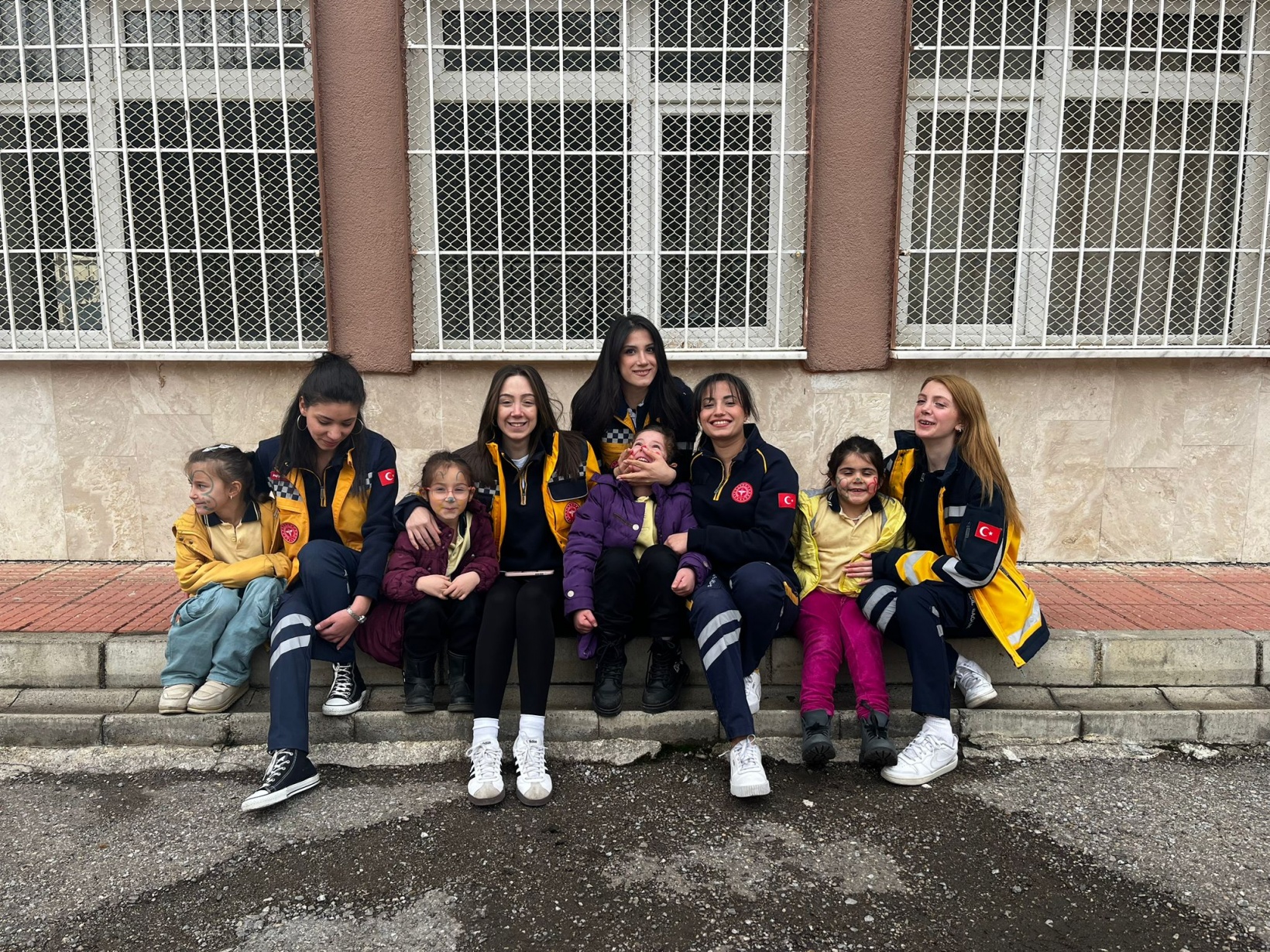 Paramedik Kulübü’nden köy okuluna kitap ve sevgi desteği 7