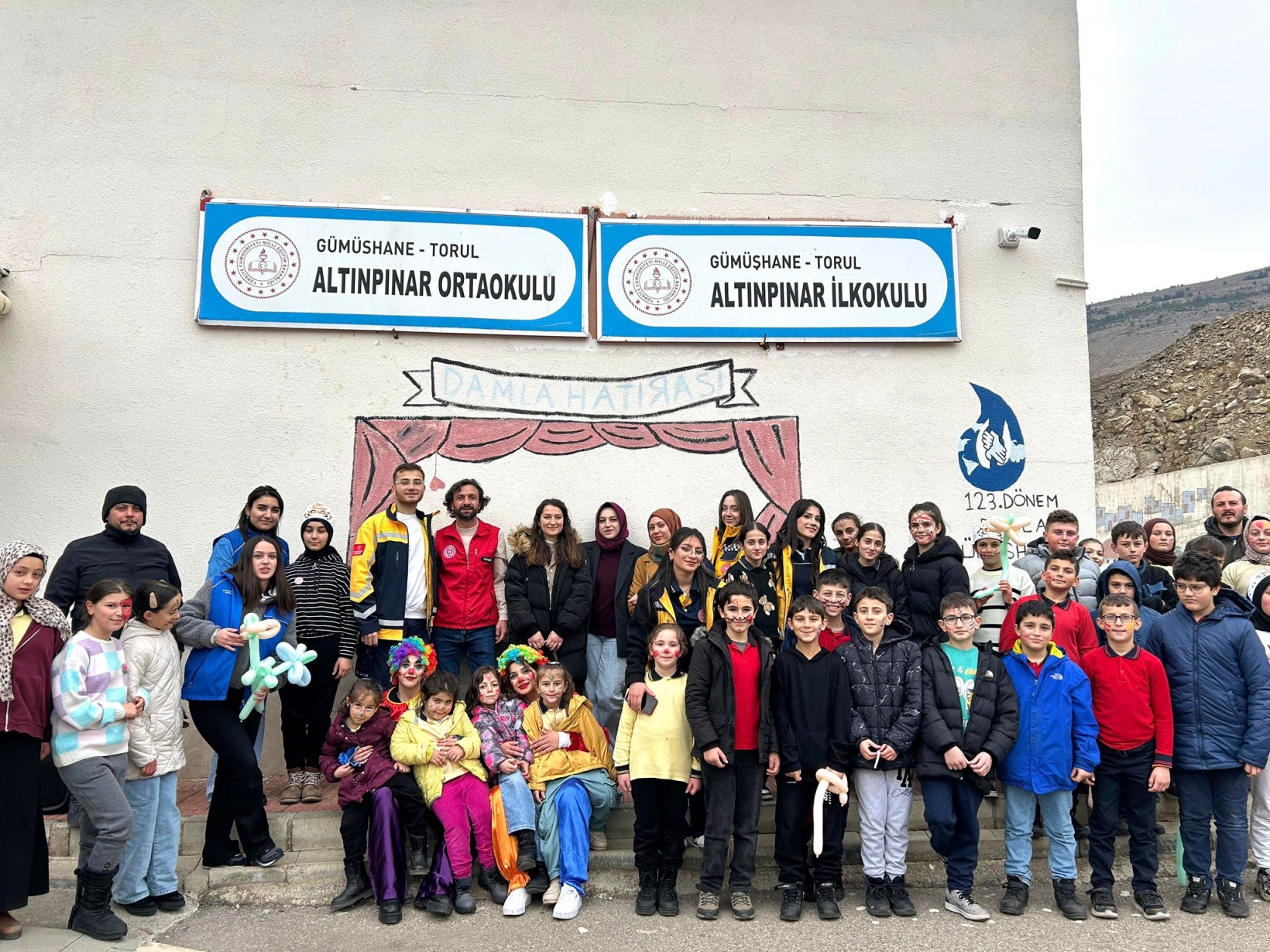 Paramedik Kulübü’nden köy okuluna kitap ve sevgi desteği 23