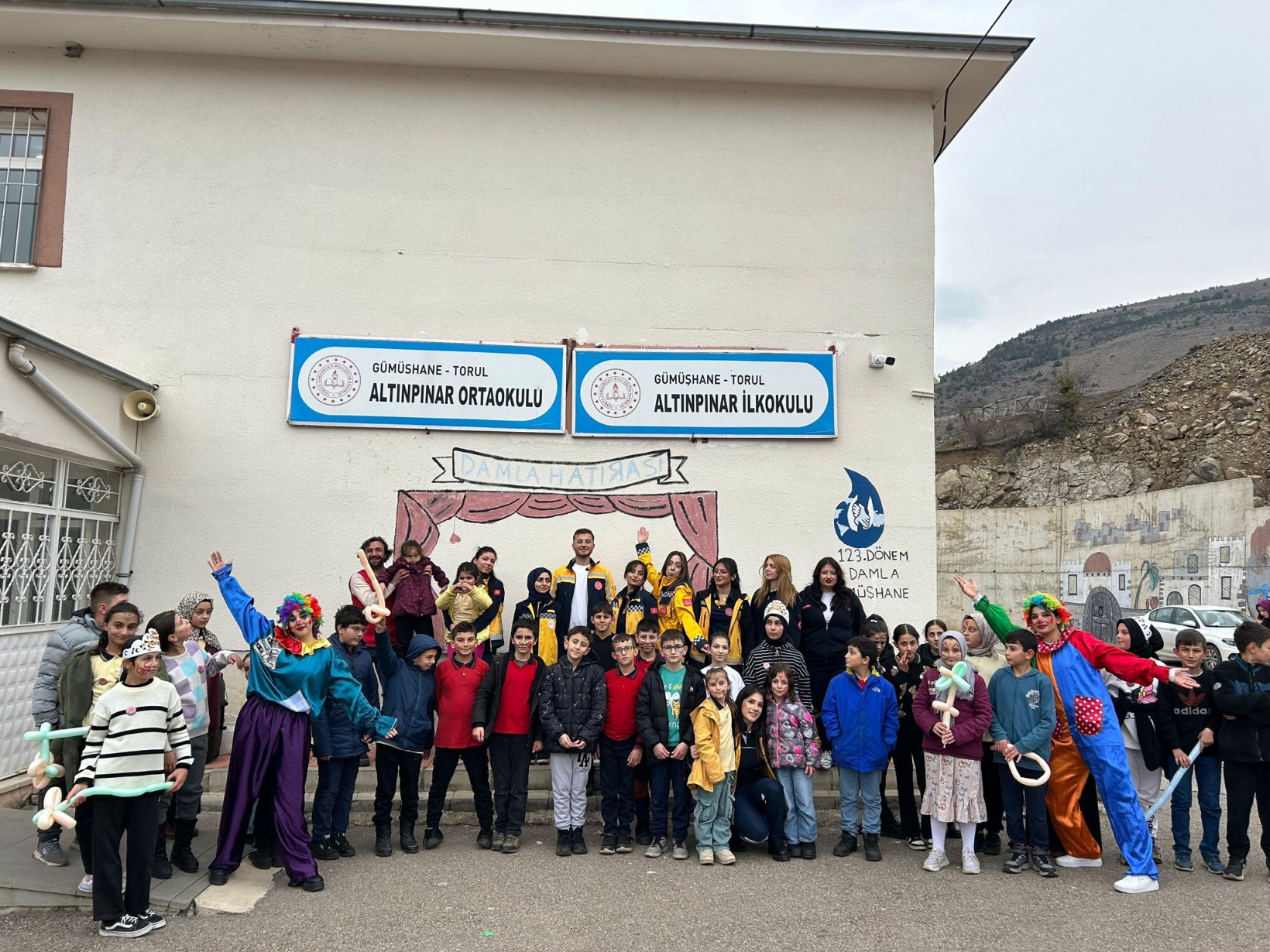 Paramedik Kulübü’nden köy okuluna kitap ve sevgi desteği 13