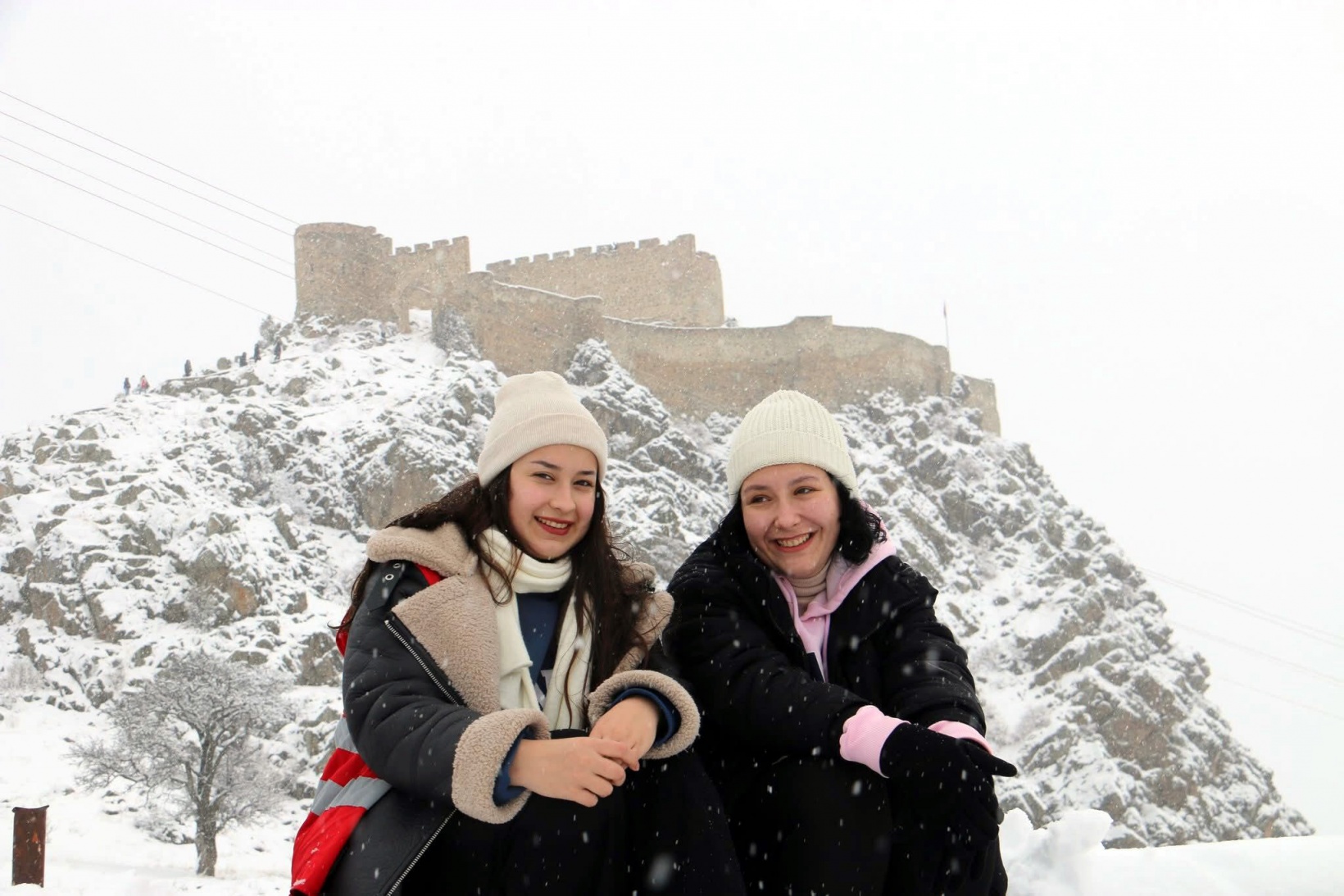 Gümüşhane’de 152 genç kar altında tarihi kaleyi keşfetti 21