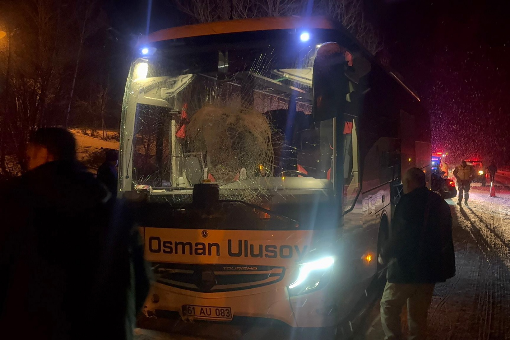 Gümüşhane’de yolcu otobüsü kaza yaptı: 2’si çocuk 14 yaralı 6