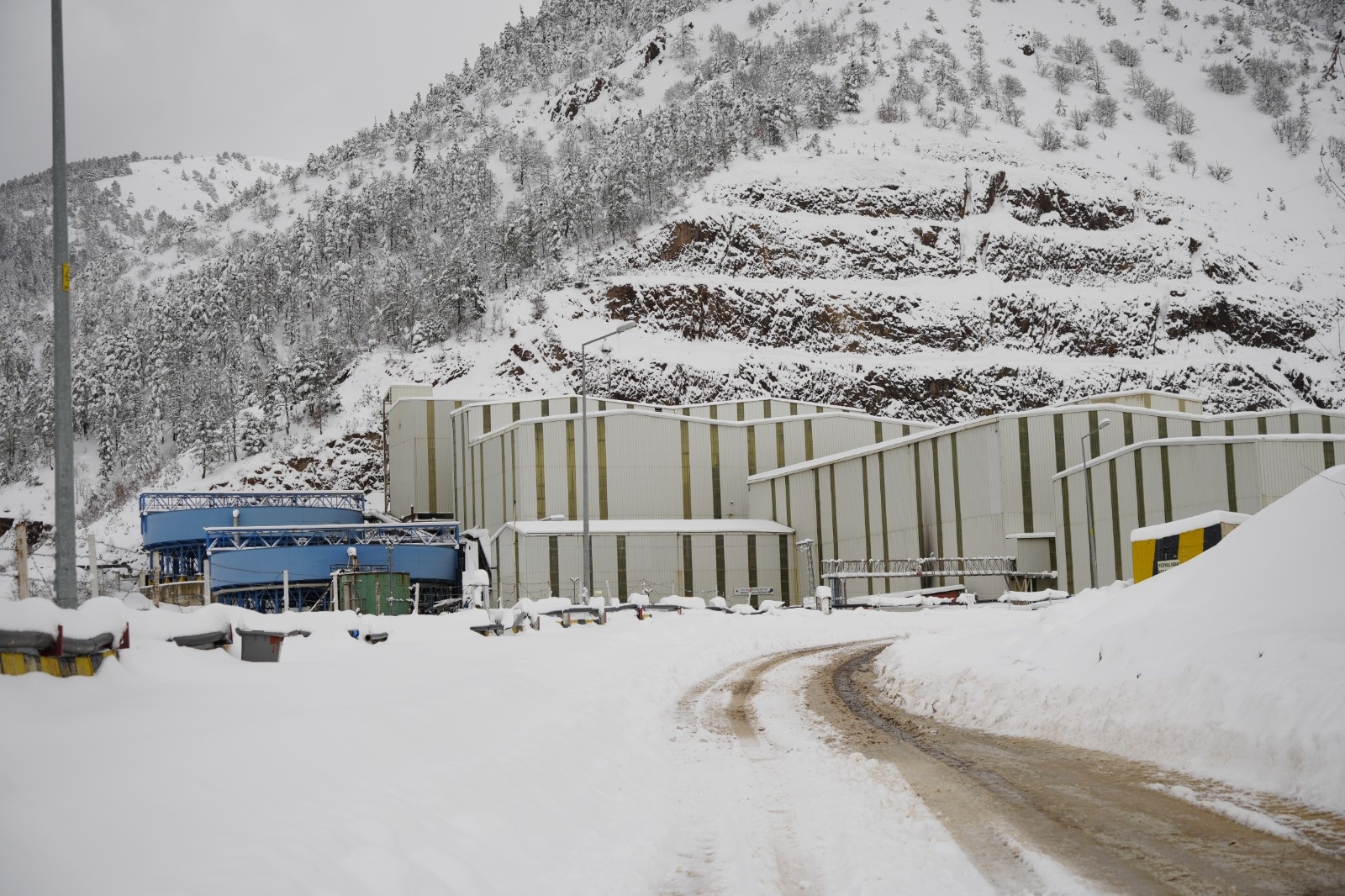 Yıldız Bakır'da maaşlarını alamayan 400 maden işçisinin grevi sürüyor 6