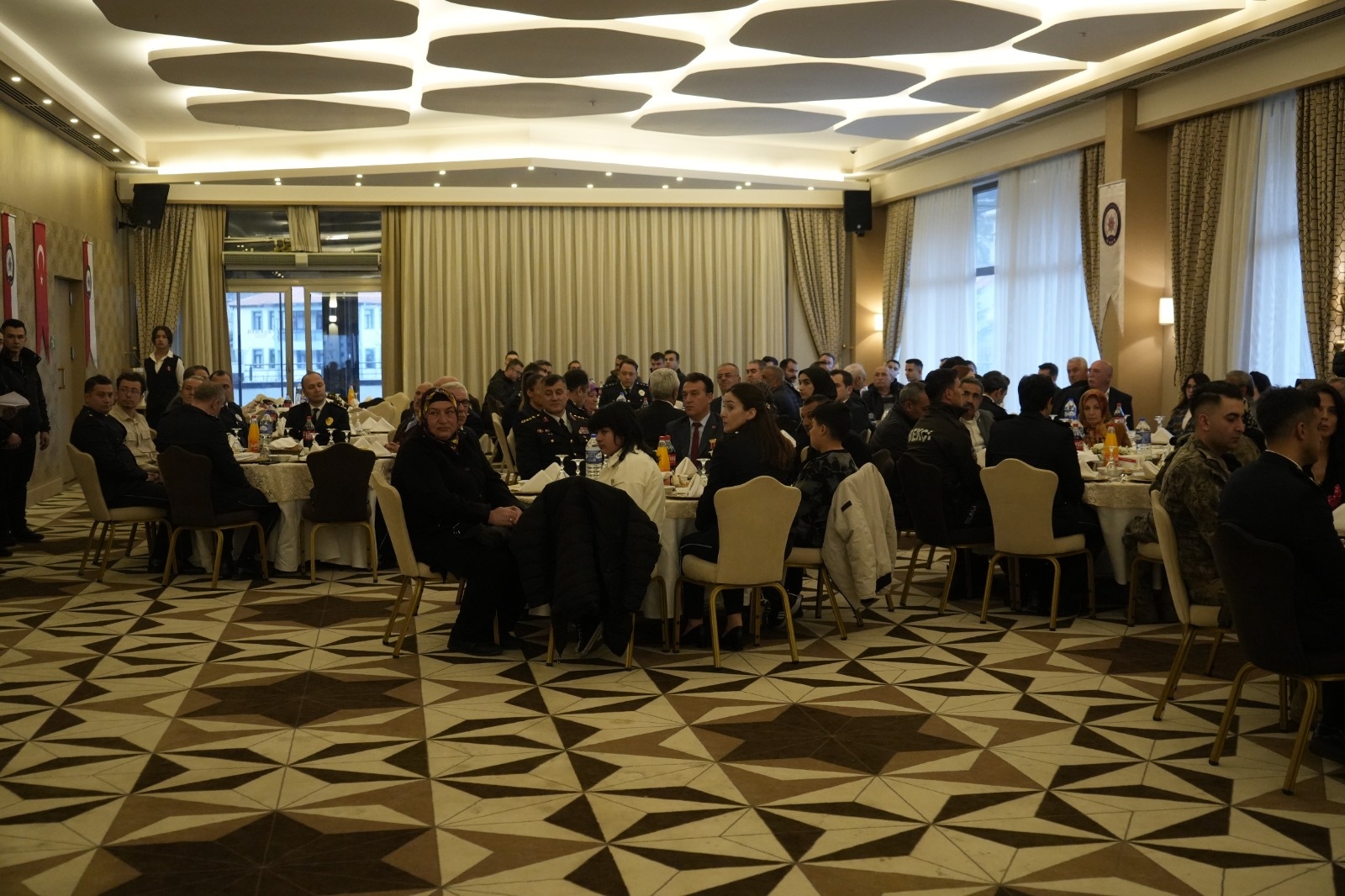 Gümüşhane Emniyeti şehit, gazi ve emekli personel onuruna etkinlik düzenlendi 7