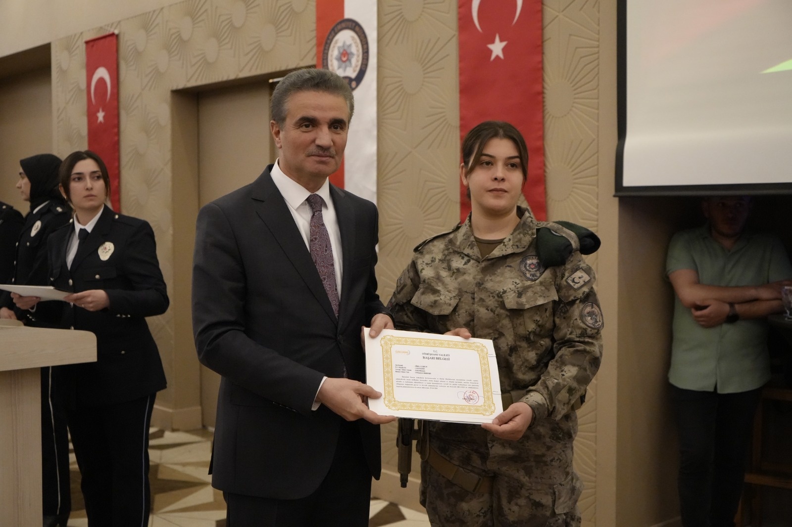 Gümüşhane Emniyeti şehit, gazi ve emekli personel onuruna etkinlik düzenlendi 1