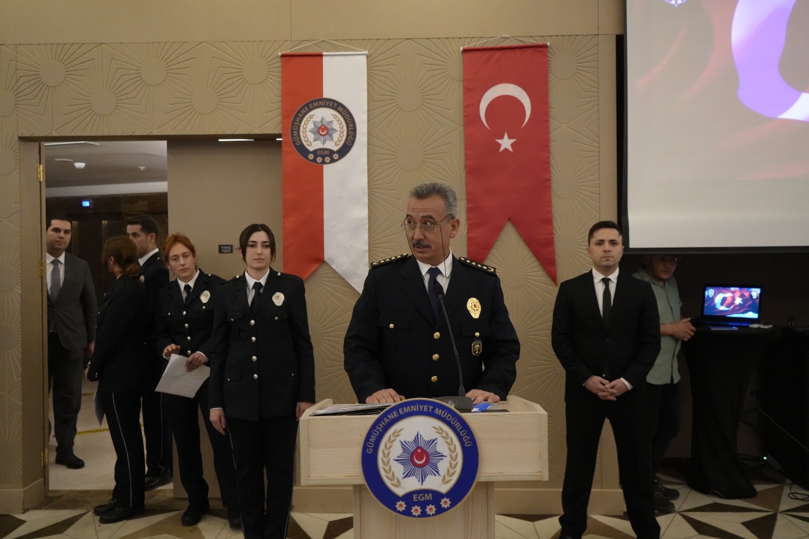 Gümüşhane Emniyeti şehit, gazi ve emekli personel onuruna etkinlik düzenlendi 6