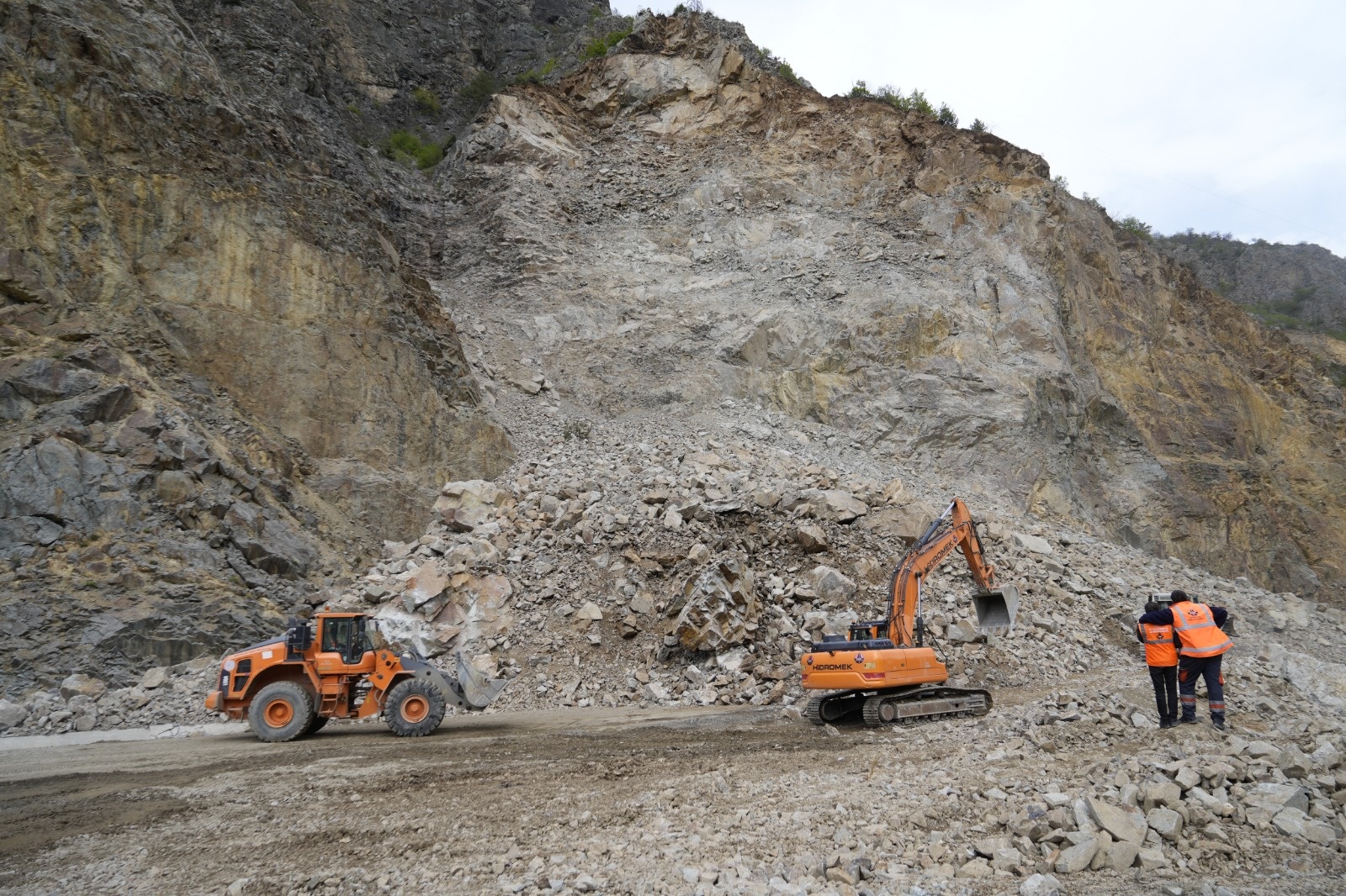 Gümüşhane’deki heyelanda vatandaşın ihbarı olası faciayı engellemiş 1
